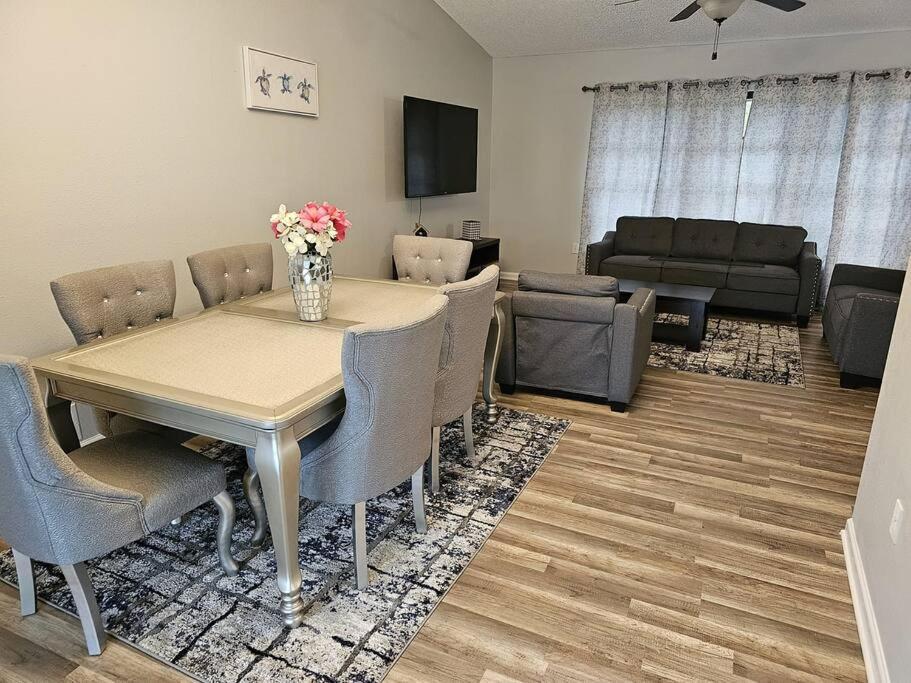 Seabreeze 3-Bedroom Pool Villa Close To The Beach!!! Порт Шарлът Екстериор снимка