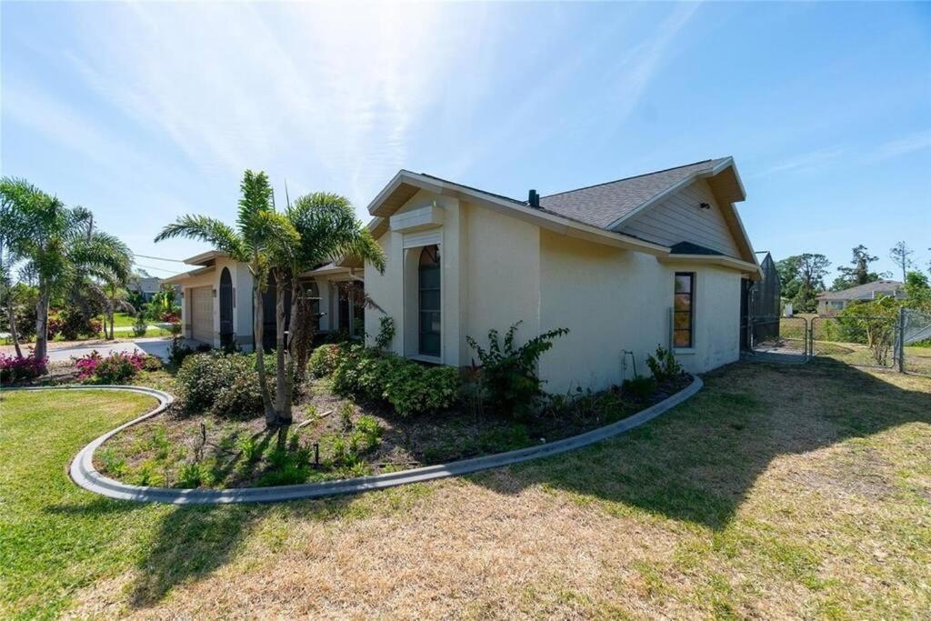Seabreeze 3-Bedroom Pool Villa Close To The Beach!!! Порт Шарлът Екстериор снимка