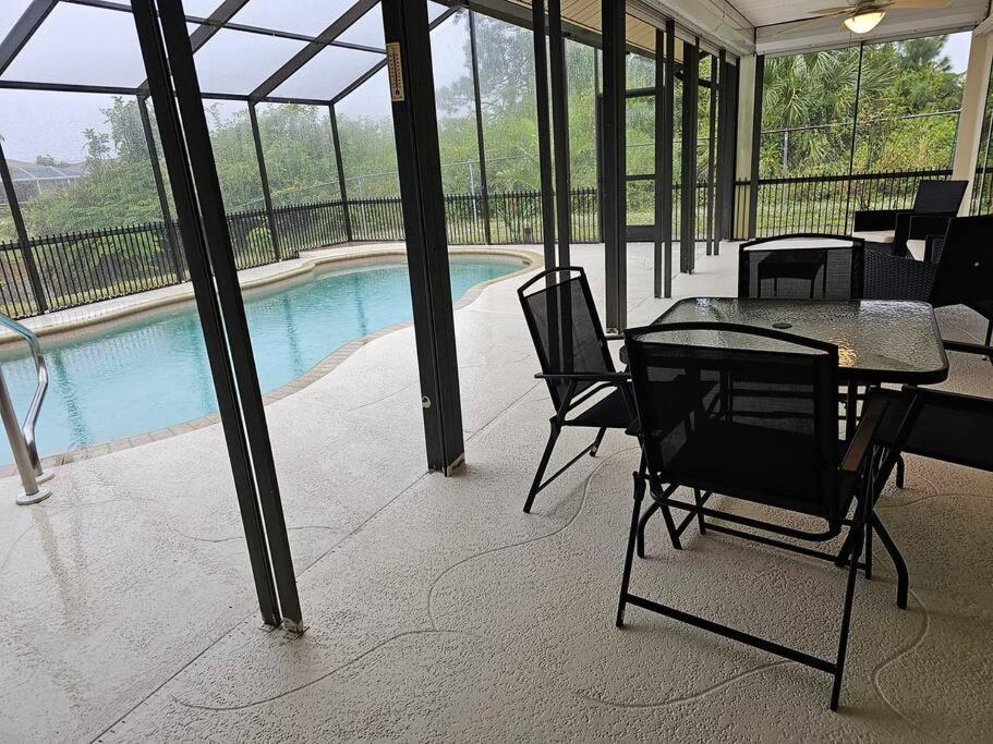 Seabreeze 3-Bedroom Pool Villa Close To The Beach!!! Порт Шарлът Екстериор снимка